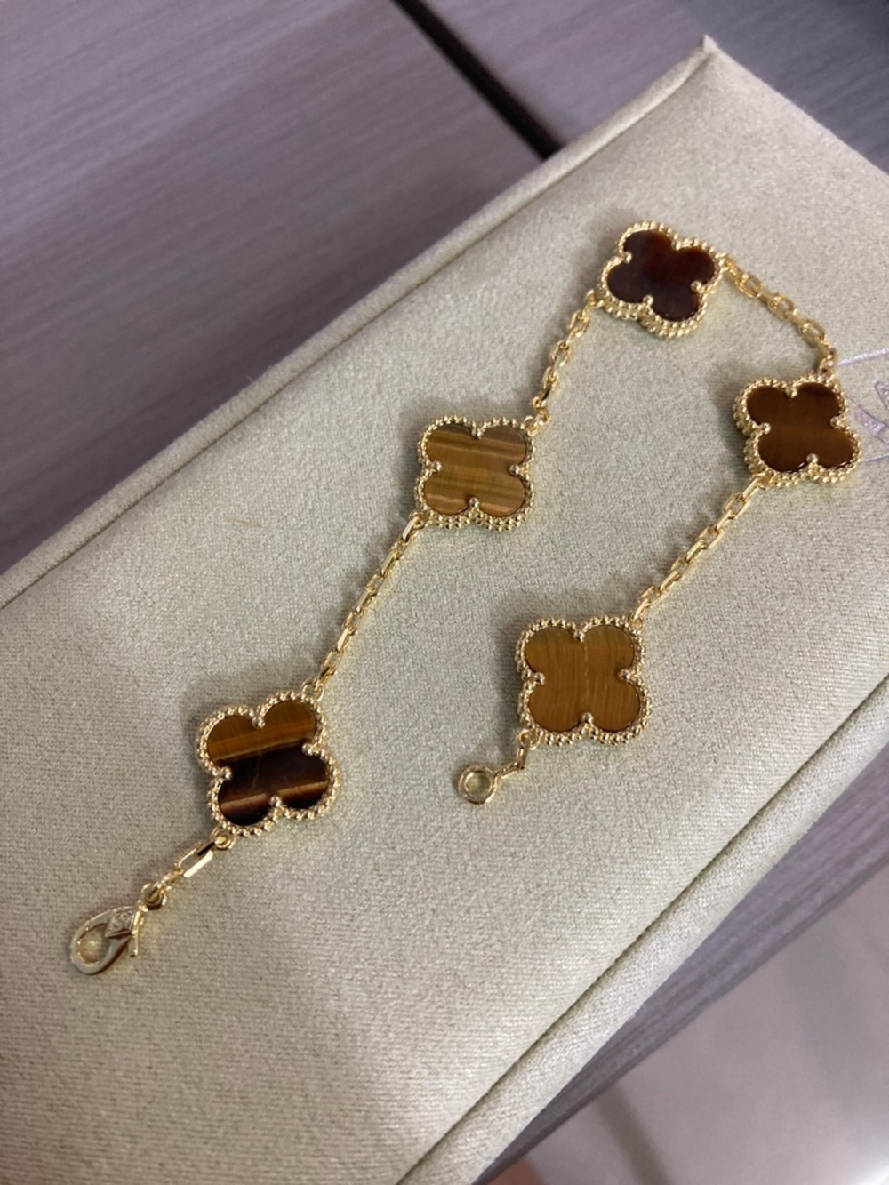 Authentic Van Cleef & Arpels Gold and Brown Alhambra Clover Bracelet - Picture 4 of 5